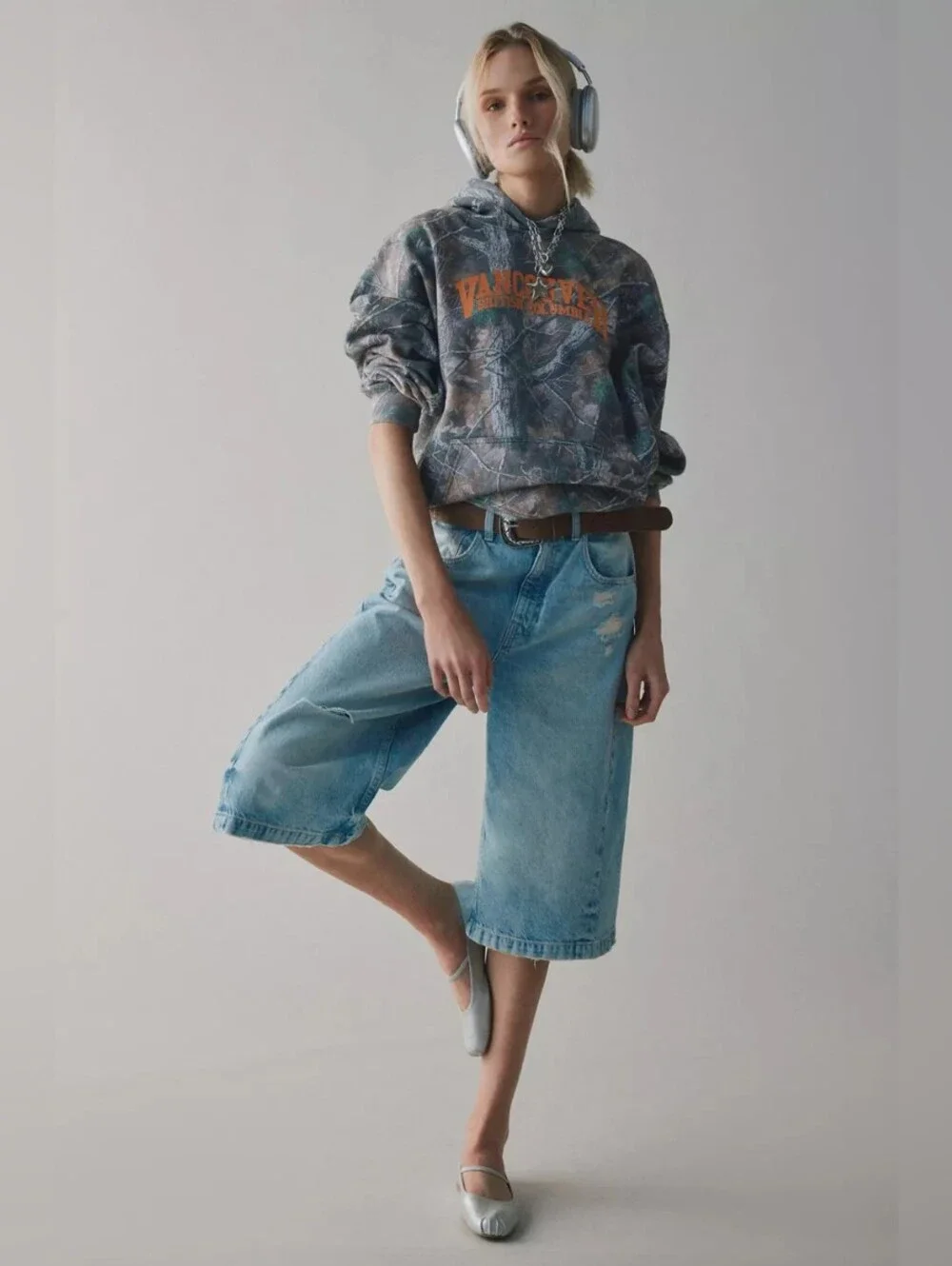 Urban Outfitters BDG Mega Mid-Rise Baggy Jorts - Picture 1 of 10